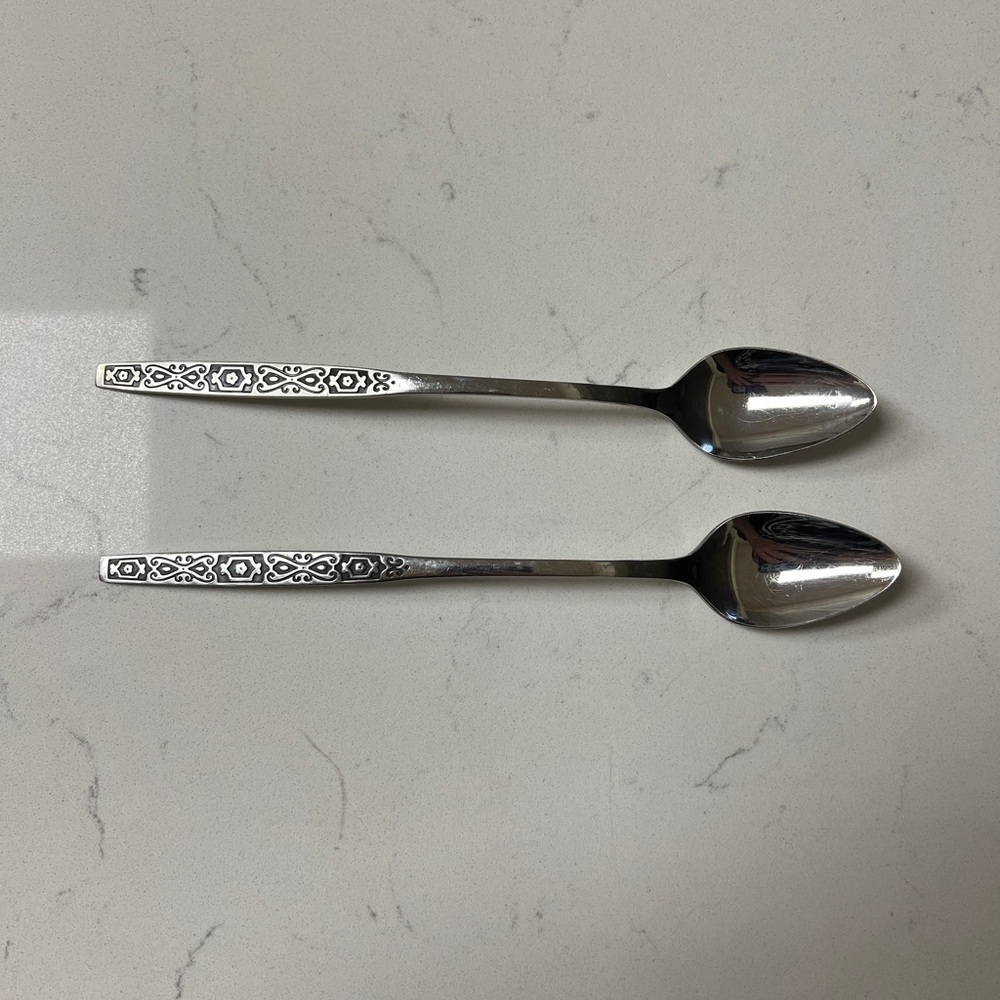 Oneida stainless steel Nordic pattern set of utensils